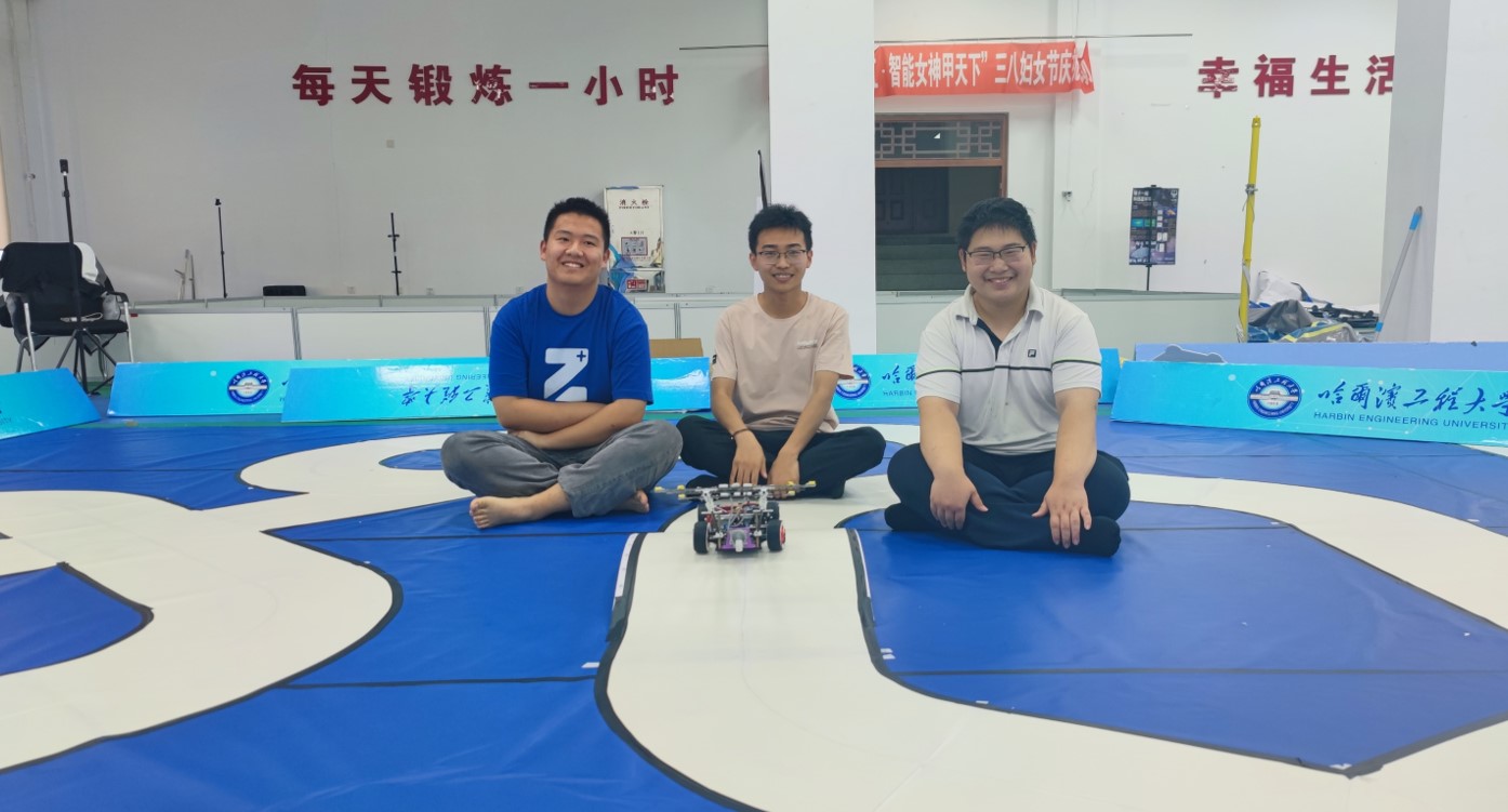 2022年全国大学生智能汽车竞赛队员合影